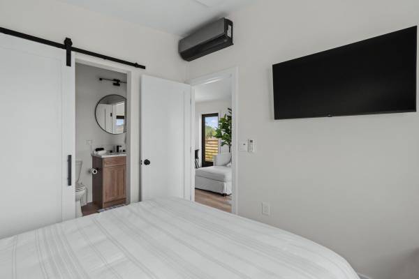 $1,510 / 1br - 504ft2 - Furnished One Bedroom One Bathroom. Just minutes away from La Jolla. (San Diego, CA)63663956913537122
