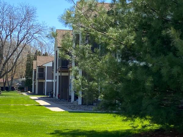 2 bdrm lower-level apartment in desirable North Peoria location 1