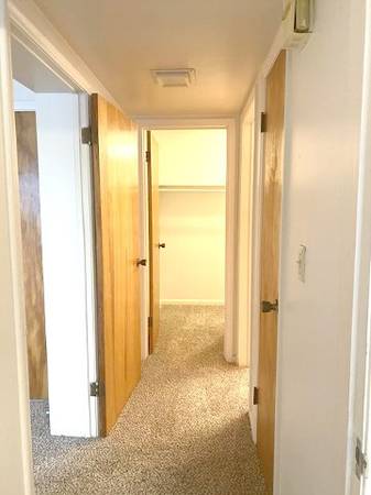 $1,245 / 2br - 950ft2 - Upgraded 2-Bed - Near Blackstone, Midtown, and Nebraska (Midtown Crossing)63681695646337124