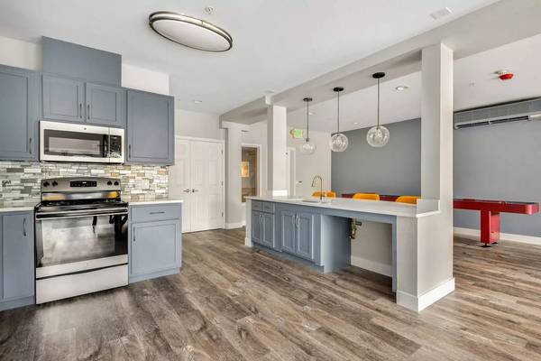 $1,799 / 489ft2 - Gracious environment designed for seniors! Studio available! (Redmond)63688497696003124