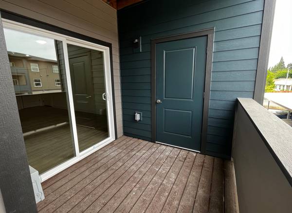 $1,395 / 1br - Remote Control Electric Fireplace Included + One Bedroom in Center St (Salem - Center Street)63660444132611124