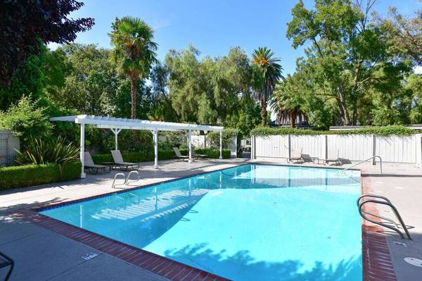 $2,250 / 2br - 829ft2 - Fireplace*, Appliance Package - Stainless Steel*, Fitness Center (dublin / pleasanton / livermore)64017516742659120