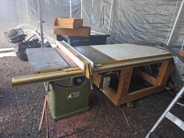 44eGrizzly Industrial table saw and extension  roller table 1
