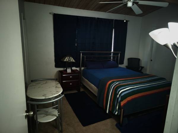 Temp room available , daily or weekly only 1