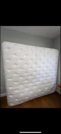 King wink matress with box springs 1