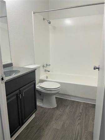 $1,200 / 2br - 940ft2 - Instalaciones de lavandería, refrigerador, 2 habitaciones (1760 N. Decatur Blvd., Las Vegas, NV)63859500590465121