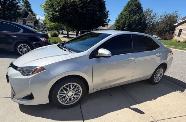 2019 Toyota Corolla LE $13,500 hard to find!! 1