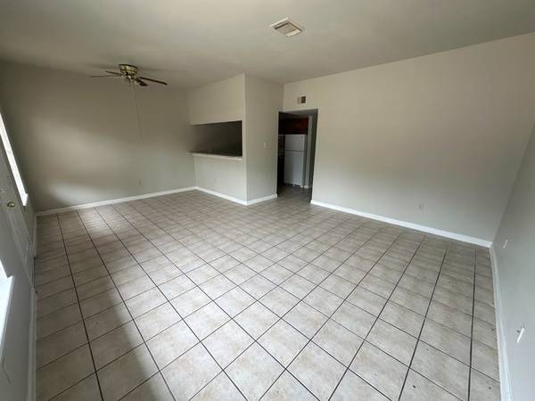 1BR / 1BA Apartment - $795 - Gated Community / Area Privada - $795 1