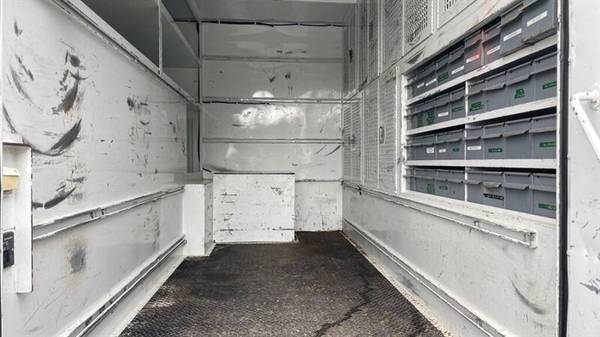 2008 Ford F550 11' ENCLOSED - Photo 3