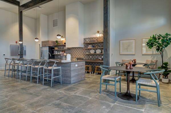 Pool, 24/7 Package Concierge, Dog Park, Quartz Counter tops 1