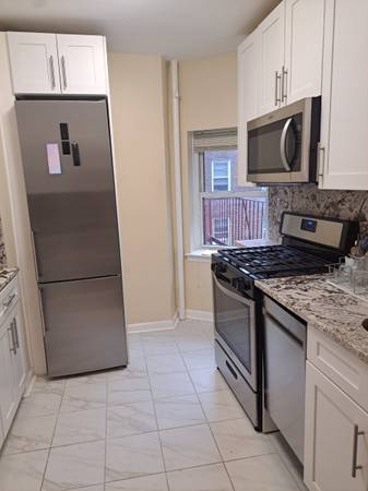 $2,400 / 2br - 2 Bedrooms, 1Bath Apt For Rent (Union Turnpike & Main Street, Flushing NY)64033291949570120