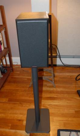 Dynaudio DM 2/6 monitor speakers & stands 1