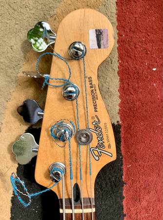 1996-1997 Fender Standard Precision Bass (MIM) - musical