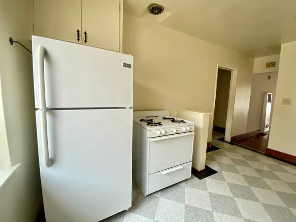 $1,495 / 575ft2 - NO SECURITY DEPOSIT-HUGE UPPER STUDIO FULL KITCHEN-KOREATOWN-12 (Los Angeles)63701204355587121