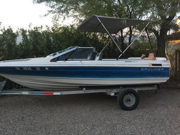 Bayliner Capri 1