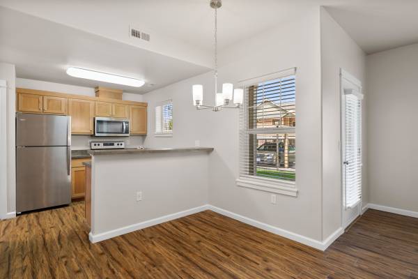 $1,895 / 2hab - 1078ft2 - ¡ESTUPENDO! 2 HABITACIONES, 2 BAÑOS // ¡CAMINA HASTA EL RÍO! (BEND)63839294415745124