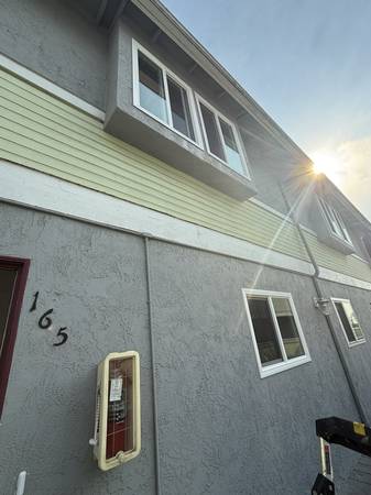 $3100.00 / 2br - 1000ft2 - Newly remodelled Tri level Townhome near the beach63865481590273120