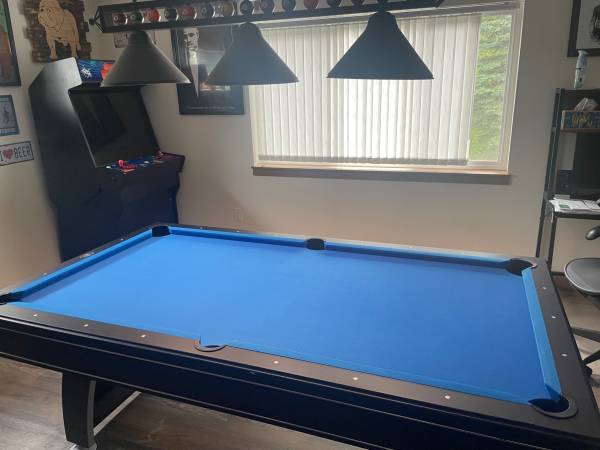 7 ft Pool table in like-new condition 1