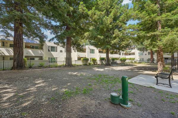 $2,879 / 2br - 906ft2 - Granite Countertop, Gated Community, Swimming Pool (fremont / union city / newark)63682779197569120
