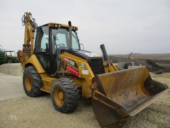 450E Backhoe Loader for Sale – 17.2' Digging Depth, 124 HP Engine 1