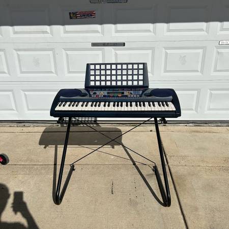 Yamaha portatone electronic keyboard PSR-260 with accessories 1