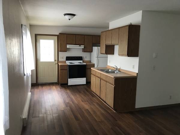 $650 / 1br - Quiet neighborhood, one bedroom, updated Apt (Weyauwega, WI)63845970035075121