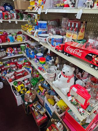 M&M'S, Spode, Pfaltzgraff , Barbie, Jim Beam Decanters, Snowbabies, De 1