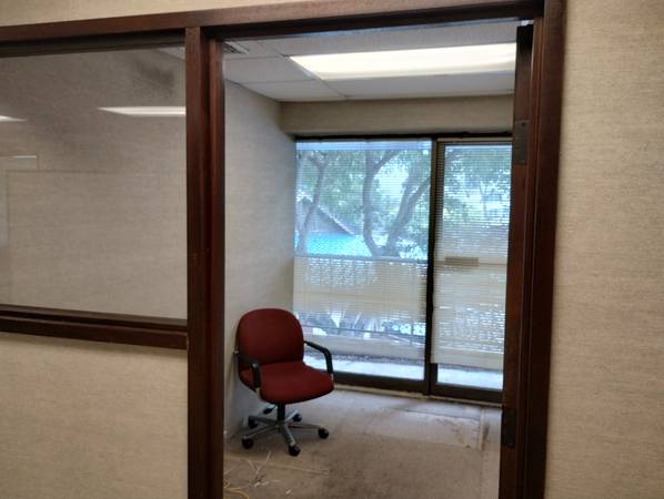 $2,300 / 640ft2 - Rarely available office space in quiet Waikiki neighborhood (Waikiki)63939659289347124