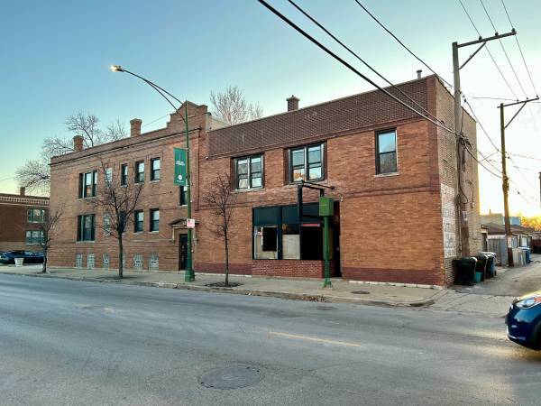 $3,500 / 2000ft2 - 3400 W Evergreen - +/-2,000 SF 2nd Gen. Restaurant Commercial Retail (Humboldt Park)64041810087810120