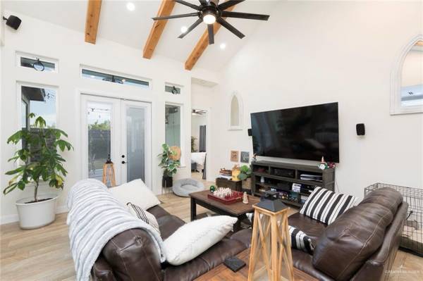 $2,200 / 3br - 1843ft2 - Increíble hogar en McAllen (McAllen)64199313040899122