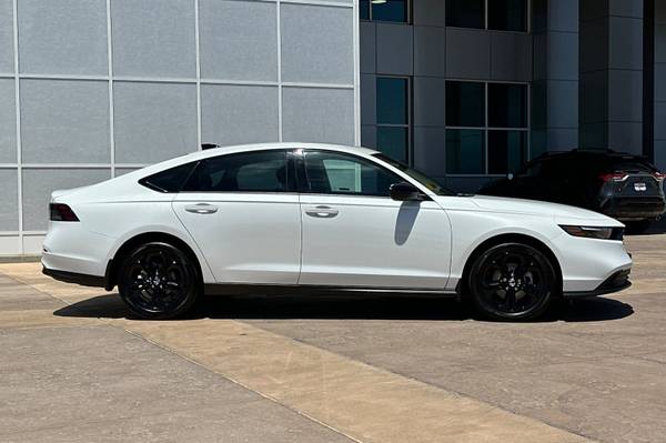 2025 Honda Accord sedan Platinum White Pearl - $31,200 (_Honda _ _ Accord _)63487969482755121