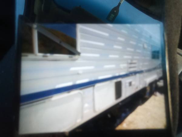 AATrailer 27  generator 6 sleep have space 1