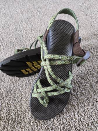 CHACOS-  WOMEN'S SIZE 9 *BRAND NEW- hardly worn at all!! 1