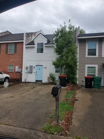 $1200.00 / 2br - 1271ft2 - Wonderful 2Bed/1.5Bath Townhouse Available Now!63857515229571120