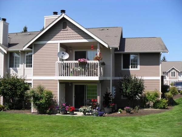 Large Closets, Fully Equipped Kitchen with Dishwasher, Patio/Balcony 1
