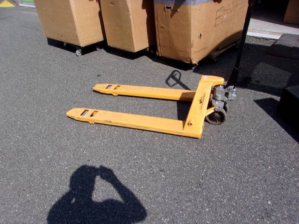 PALLET JACK 1