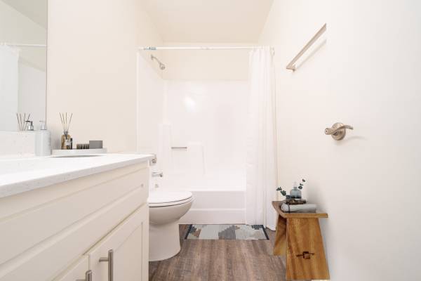 $2,675 / 2br - 875ft2 - Remodeled, Stainless Steel Appliances & 1st Floor! Why Wait!?!? (San Marcos)63865815359491124