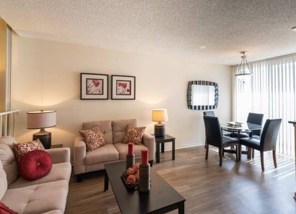 $2,740 / 700ft2 - Sala Wi-Fi, Aire Acondicionado, Estacionamiento Cubierto (3767 Clarington Ave, Los Ángeles, CA)63818782802435122