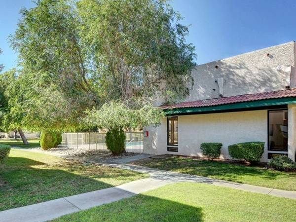 $1,100 / 1br - 680ft2 - Ubicado en Las Vegas, 1hab., 1baño, aire acondicionado. (5055 E. Charleston Blvd., Las Vegas, NV)63859497532419121
