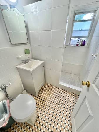 $1,000 / 1br - 1st Floor,Large Unfurnished Room*Hablo Español (Fresh Meadows—Flushing—Bayside)63689574705025122