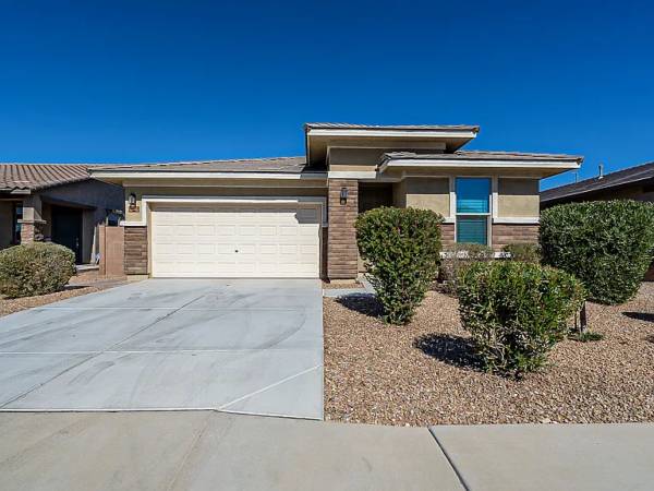 Sharp, clean, updated, modern home with easy access to the 347 and Phoenix 1