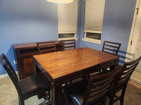 Breakfast table with 6 chairs 1