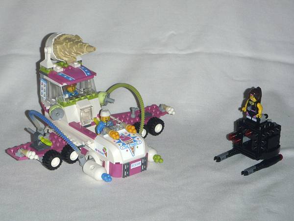 Lego #70804 - The Lego Movie -- Ice Cream Machine 1