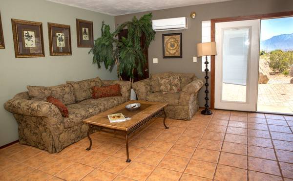 $2,100 / 2br - 2200ft2 - large 2/bed and 2/bath furnished house on 5 acres (Morongo Valley)63686245492865120