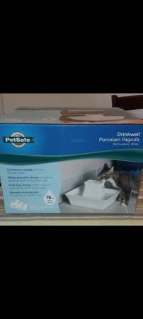Drinkwell 70 oz Porcelain Pagoda Pet Fountain 1