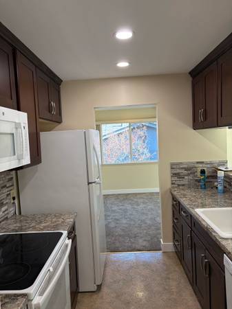 Stevens Creek and foothill Boulevard, upstairs two bedroom two bath, 1350 ft.², 1