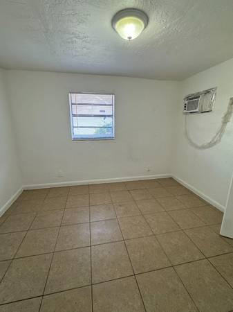 $1,755 / 2br - 900ft2 - **PROMO $750 FOR FIRST MONTH 2 BED 2 BATH-2233 CODY ST(Rear)** (HOLLYWOOD)63825137822721123