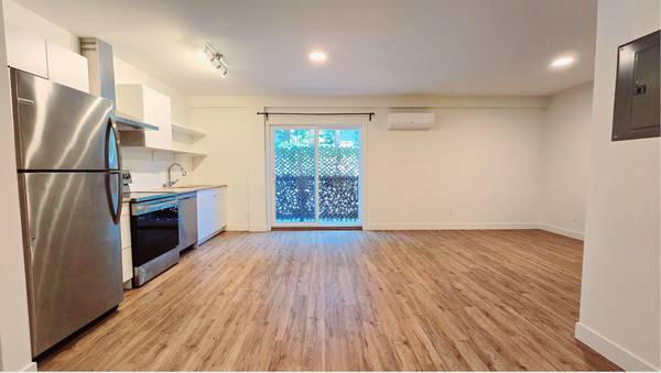 $2,495 / 500ft2 - Remodeled Studio w/ Private Balcony, in-unit W/D & Parking *VIDEO* (redwood city)63682870448001121
