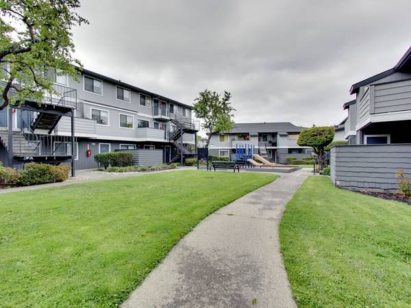 $2,203 / 1br - 616ft2 - Built-In Microwave, PRIVATE BALCONIES/PATIOS, Copy/Fax Available (san leandro)63657913712899124