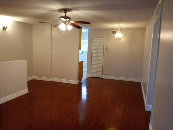 $1,825 / 2br - POMPANO BEACH, Apt 2/2, pool, gym, 1 parking space, water incld (Pompano beach)64002016846337124